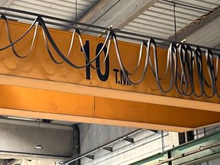 Miete Fabrikhalle in Montmeló. 2 puente grua de 10 tn