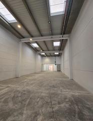 Miete Fabrikhalle  Carrer de la indústria. Nave de nueva construcción tipo b con gran imagen corporativa