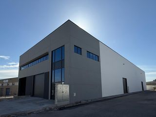 Affitto Capannone industriale  Carrer del pintor tàpies. Nave logística tipo c (aislada) con muelle de carga