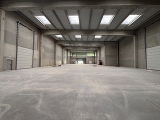 Rent Industrial building  Carrer del pintor tàpies. Nave logística tipo c (aislada) con muelle de carga