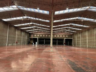 Lloguer Nau industrial  Passeig pratenc-carretera 110. Nave industrial con 5 muelles, oficinas equipadas y ubicación es