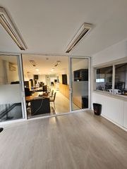 Miete Fabrikhalle  Carrer de narcís monturiol. Nave con gran imagen, oficinas de calidad y patio privado