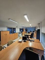 Lloguer Nau industrial  Carrer de narcís monturiol. Nave con gran imagen, oficinas de calidad y patio privado