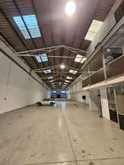 Miete Fabrikhalle  Carrer xops. Nave diáfana con oficinas en altillo y excelente conectividad