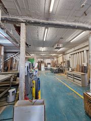 Bâtiment à usage industriel  Carrer carles buigas. Nave con placas solares y patio privado