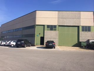 Miete Fabrikhalle  Avinguda puig dels tudons 3. Nave con fachada comercial, oficinas y excelente imagen corporat