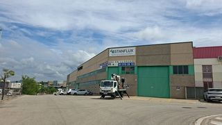 Miete Fabrikhalle in Avinguda puig dels tudons 3. Nave con fachada comercial, oficinas y excelente imagen corporat