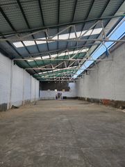 Miete Fabrikhalle  Carrer bergadà. Nave diáfana reformada con excelente acceso y seguridad