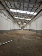 Miete Fabrikhalle  Carrer bergadà. Nave diáfana reformada con excelente acceso y seguridad