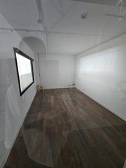 Rent Industrial building  Carrer vallès. Nave económica con medidas de seguridad y excelente conectividad