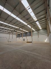 Miete Fabrikhalle  Carrer de girona. Nave tipo b con 2 muelles, oficinas premium y riesgo alto tipo b