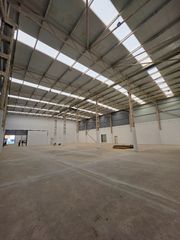 Bâtiment à usage industriel  Carrer de girona. Nave tipo b con 2 muelles, oficinas premium y riesgo alto tipo b