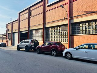 Miete Fabrikhalle  Carrer del miño. Nave económica en terrassa con oficinas de calidad y doble acces