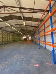 Miete Fabrikhalle  Carrer indústria. Nave con doble acceso tir, oficina en planta y excelente operati