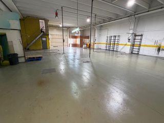 Lloguer Nau industrial  Carrer tona. Nave industrial con oficina y excelente ubicación junto a la c-1
