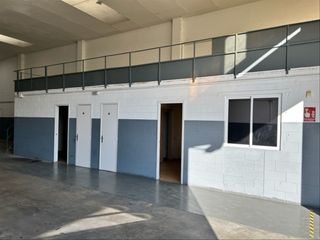 Miete Fabrikhalle  Carrer barcelonès. Nave con imagen corporativa, oficinas y patio privado en caldes