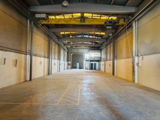 Miete Fabrikhalle in Carrer llobregat 3. Nave con puente grúa de 4 tn y doble acceso en palau-solità i pl