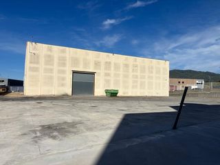 Lloguer Nau industrial  Carrer barcelonès. Nave tipo "c" con 2300m2 de patio