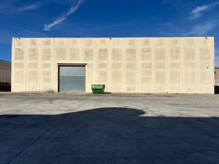 Lloguer Nau industrial  Carrer barcelonès. Nave tipo "c" con 2300m2 de patio
