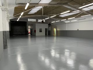 Fabrikhalle  Carrer de la metal·lúrgia. Taller con oficinas en planta baja