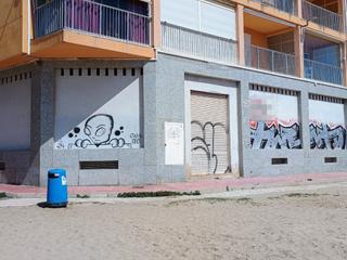 Local Comercial a El Acequión. Espectacular local en venta en playa acequion torrevieja