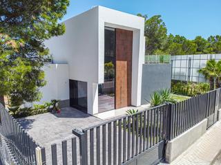 Chalet in Polop. Elegancia  naturaleza