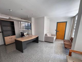 Location Bureau  N/a. Oficina en el centro de alicante con luz natural
