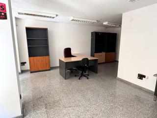 Location Bureau  N/a. Oficina en el centro de alicante con luz natural