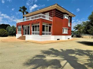 Xalet  N/a. Impresionante chalet con finca, piscina y gimnasio a solo 2km de