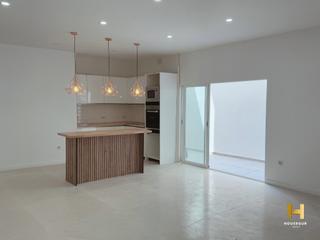 Appartement  N/a. Piso completamente reformado  calle antares, zona florida, alica