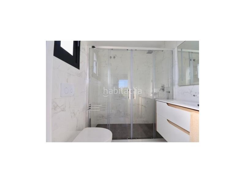 Foto b9b906ab-8bce-4701-b6e7-5292c51189dc. House with parking in Coloma Nucia (la)