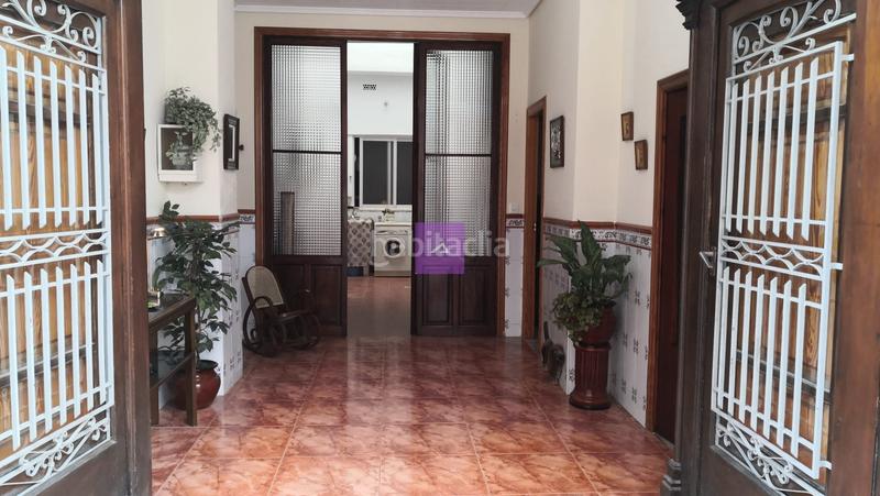 Foto da375013-560f-458c-baa5-b1a3cded61fc. Casa adosada en calle pascual piquer 25 en Centro Chiva