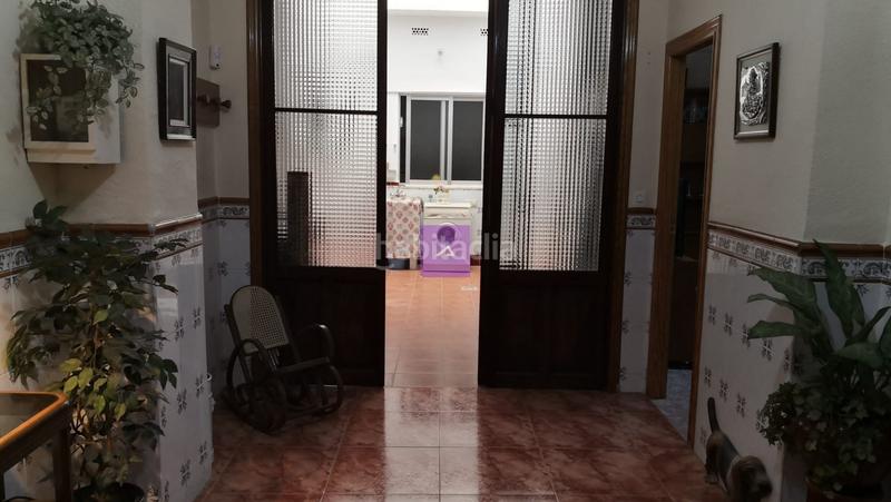 Foto f29db7f9-2692-4cce-8677-baf77e301180. Casa adossada a calle pascual piquer 25 a Centro Chiva