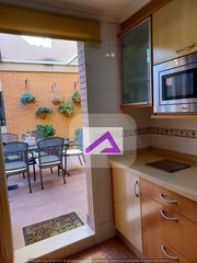 Casa adosada  Calle clara campoamor. Casa adosada con 3 habitaciones con parking y aire acondicionado