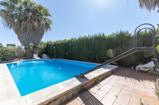 Mas à Calle diseminados 0. Preciosa casita con 2.493m2 de terreno, piscina, placas solares