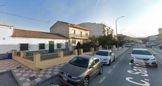 Maison à Casco Histórico. Casa en planta baja con parcela en el centro, junto a la parada