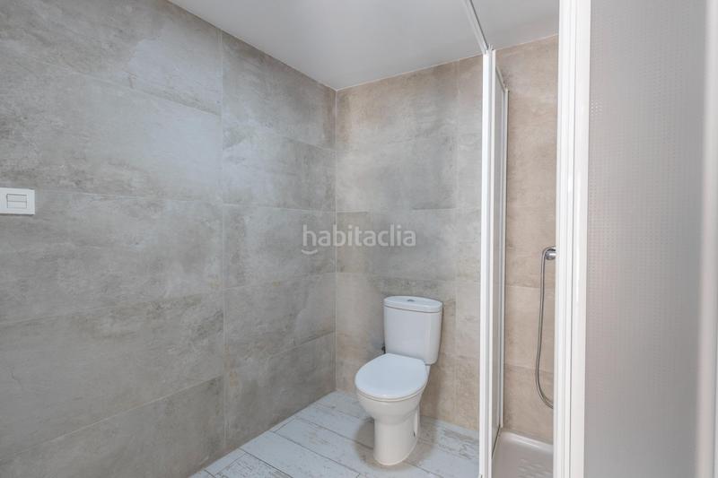 Foto 0003d95a-13bf-4b3b-9e45-596f696a3901. Piso  reformado en la zona mas turística con 3 dorm. y 2 baños por solo 185.000!!! en Granada