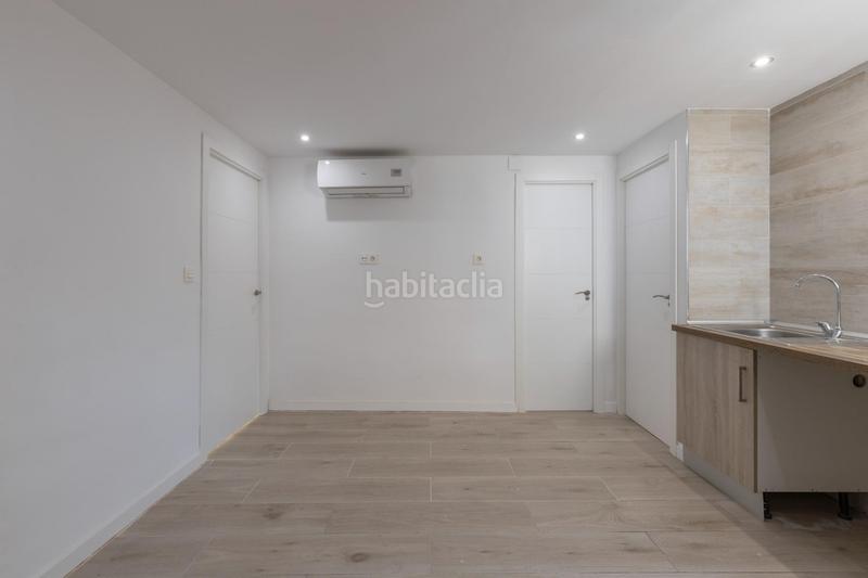 Foto 3fe62068-5040-4152-806c-a54dcf4007aa. Piso  reformado en la zona mas turística con 3 dorm. y 2 baños por solo 185.000!!! en Granada