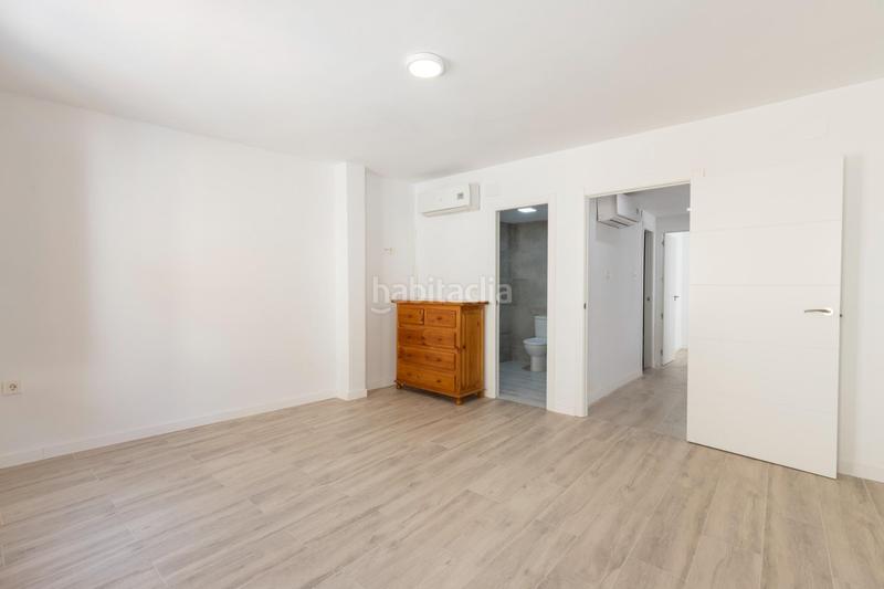 Foto 4692f238-690a-4c6d-9bd3-461c9c8abcb4. Piso  reformado en la zona mas turística con 3 dorm. y 2 baños por solo 185.000!!! en Granada