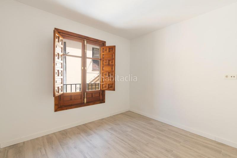 Foto 50293fe6-4847-4246-8ee4-631195cbaf9c. Piso  reformado en la zona mas turística con 3 dorm. y 2 baños por solo 185.000!!! en Granada