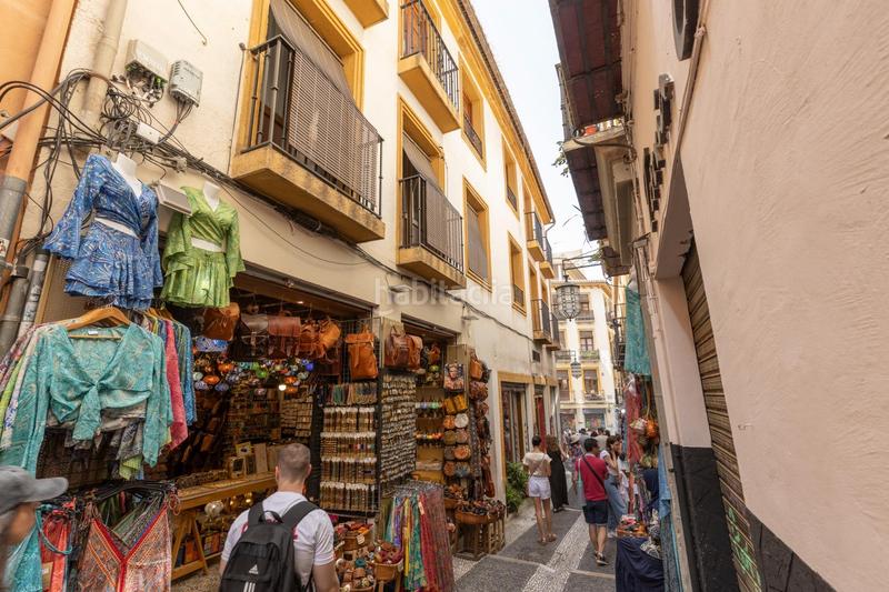 Foto 55893a95-21ea-4d88-8093-330b0d63c679. Piso  reformado en la zona mas turística con 3 dorm. y 2 baños por solo 185.000!!! en Granada