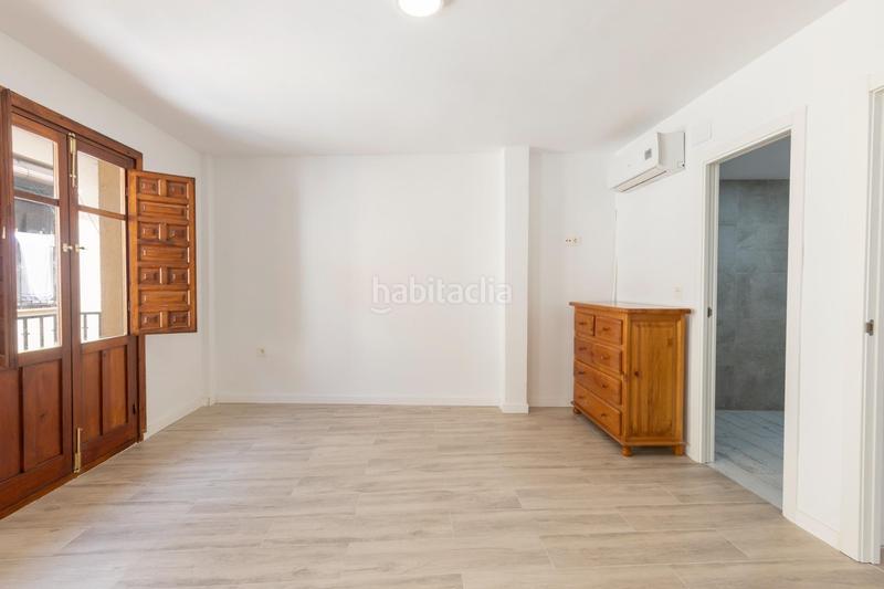 Foto 7c0caa10-f60f-4221-8923-70f448a53207. Piso  reformado en la zona mas turística con 3 dorm. y 2 baños por solo 185.000!!! en Granada