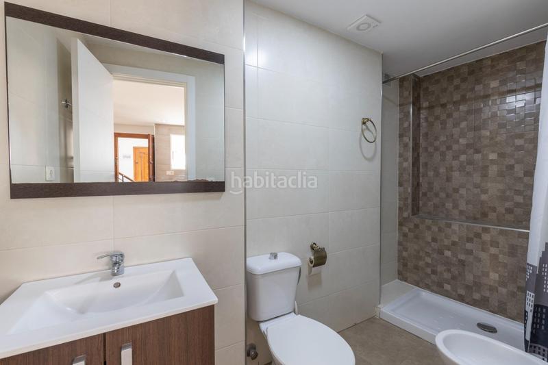 Foto 9cf13783-dc19-449c-a7dc-359e18837ad7. Piso  reformado en la zona mas turística con 3 dorm. y 2 baños por solo 185.000!!! en Granada