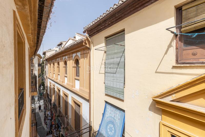 Foto a1ffa768-4253-4fd9-9b92-d9cf898cfbc4. Piso  reformado en la zona mas turística con 3 dorm. y 2 baños por solo 185.000!!! en Granada