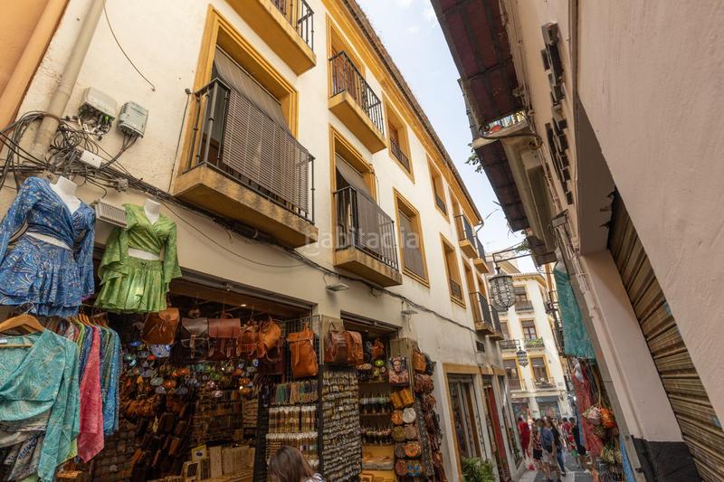 Foto c1ac6610-447a-440a-a882-e0daed6c7b6c. Piso  reformado en la zona mas turística con 3 dorm. y 2 baños por solo 185.000!!! en Granada