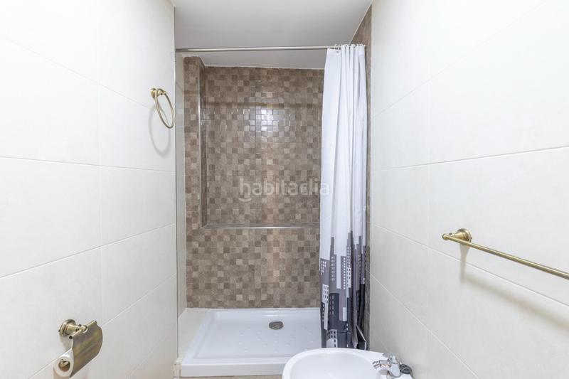 Foto f03fd3b6-b152-4fc5-a831-4a148c8afba4. Piso  reformado en la zona mas turística con 3 dorm. y 2 baños por solo 185.000!!! en Granada