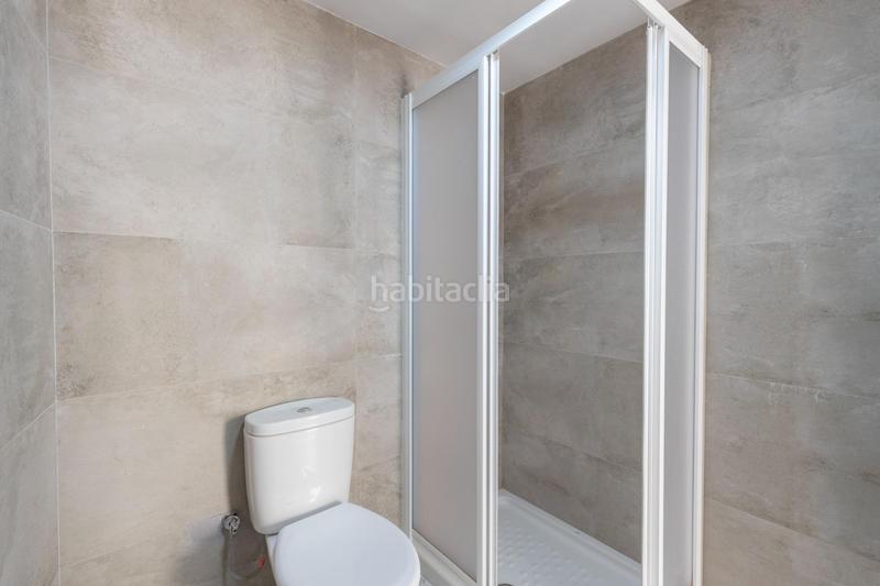 Foto f67d054b-efe9-49c2-a7f8-5824bacdf9b6. Piso  reformado en la zona mas turística con 3 dorm. y 2 baños por solo 185.000!!! en Granada