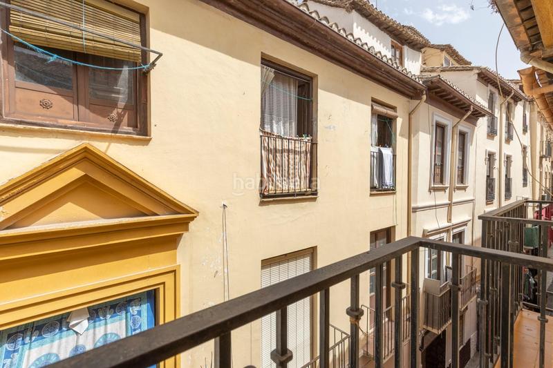 Foto fcd72e39-2f5a-46aa-a16a-354782fc900a. Piso  reformado en la zona mas turística con 3 dorm. y 2 baños por solo 185.000!!! en Granada