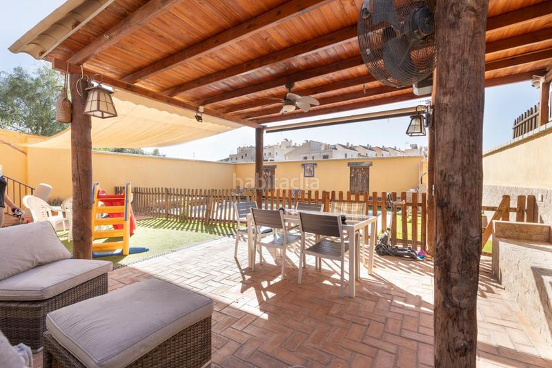 Foto 2894f789-272d-49e4-9fce-dfefa63d6778. Doppelhaus mit parking pool in Urbanizaciones Alhendín