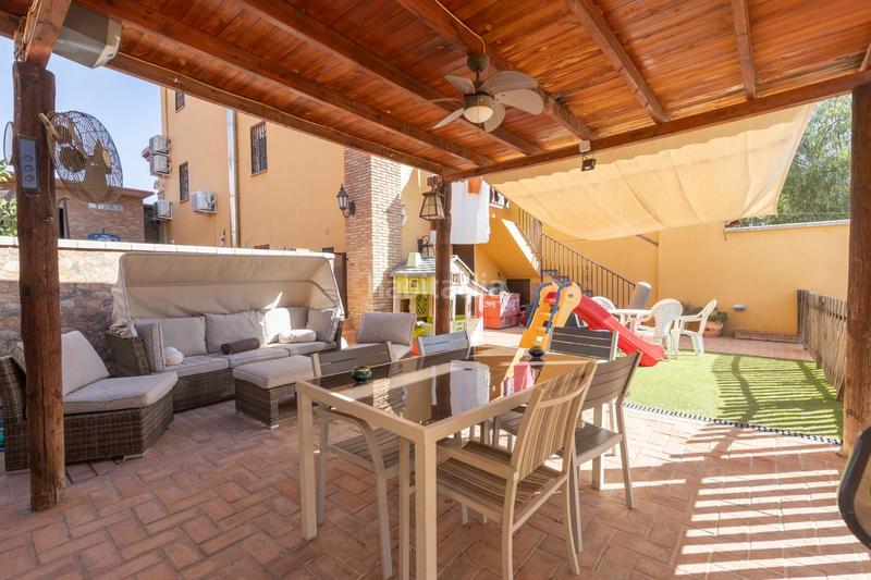 Foto 352aef33-95b2-4084-bf2c-f768300acd81. Doppelhaus mit parking pool in Urbanizaciones Alhendín